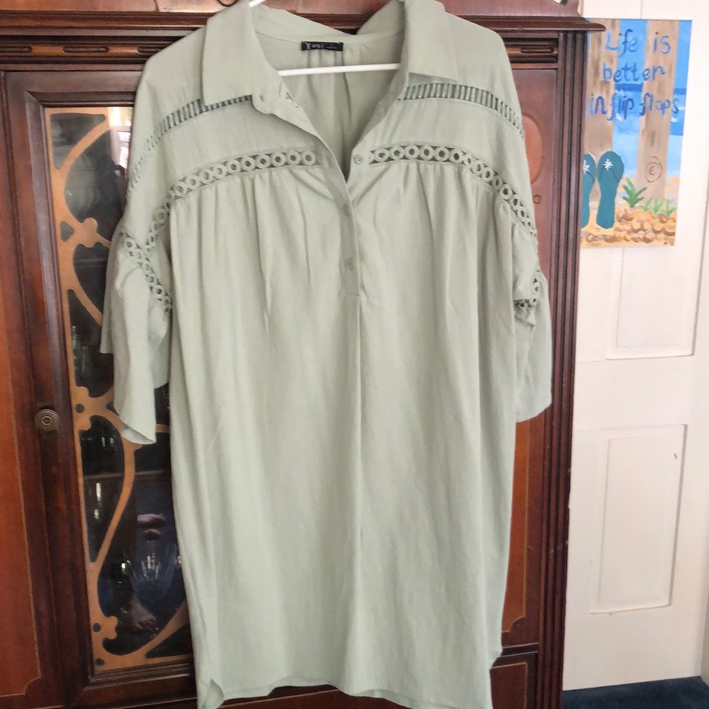 Fun, short little dress for the summer. Color is Sage and size is large.